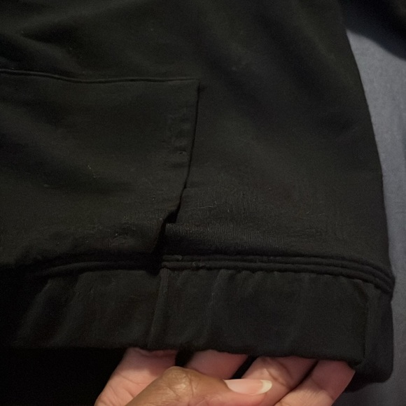 🦈 Gymshark Women’s Cropped Sweatshirt - Black - Medium - EUC - Picture 7 of 10